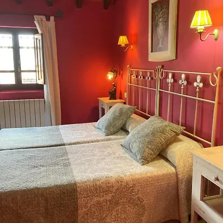 Hotel La Casona De Güelitos 3*